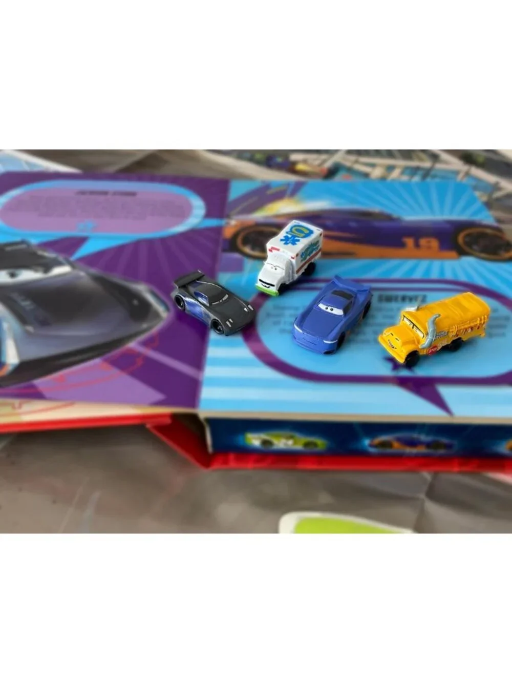 Cars 3 My Busy Books Set - Storybook, 10 Figurines & Playmat for Kids Fun
